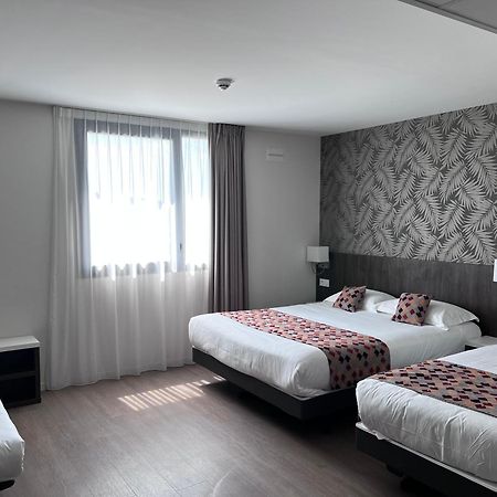 Brit Hotel Ploermel - Hotel De L'Hippodrome Kültér fotó