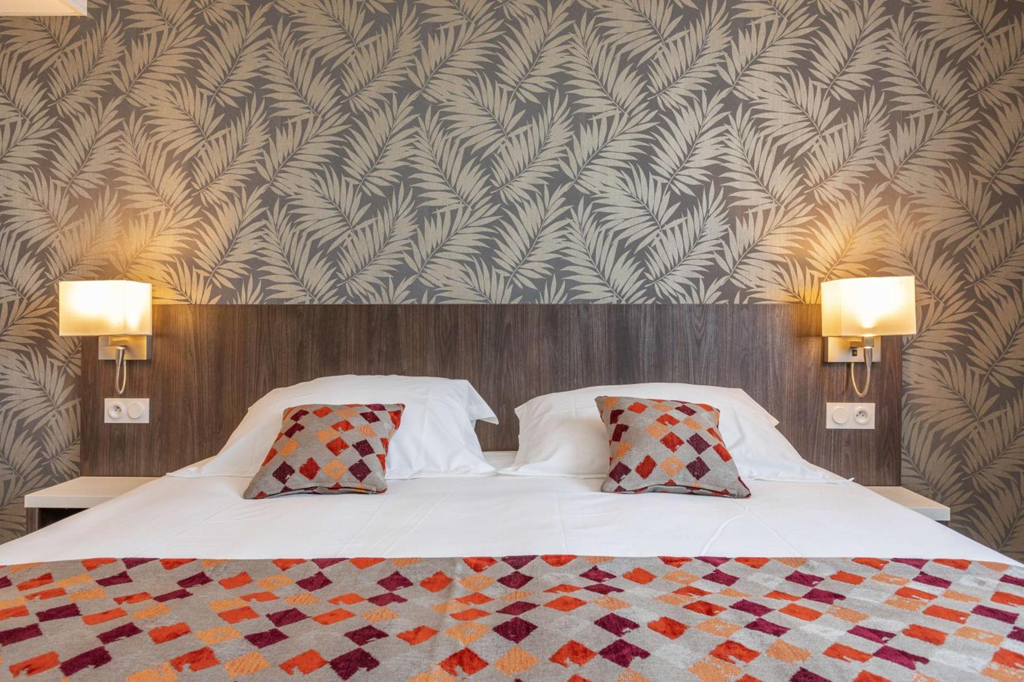 Brit Hotel Ploermel - Hotel De L'Hippodrome Kültér fotó