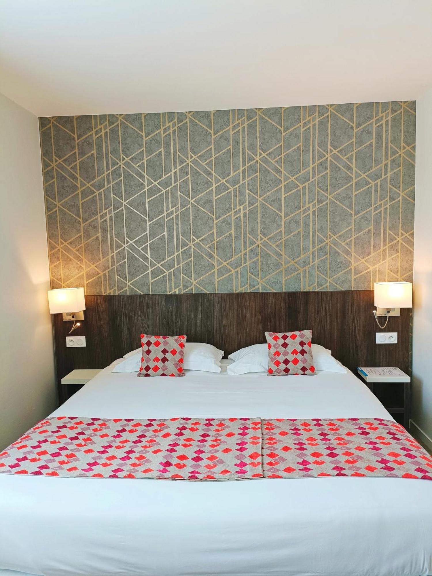 Brit Hotel Ploermel - Hotel De L'Hippodrome Kültér fotó
