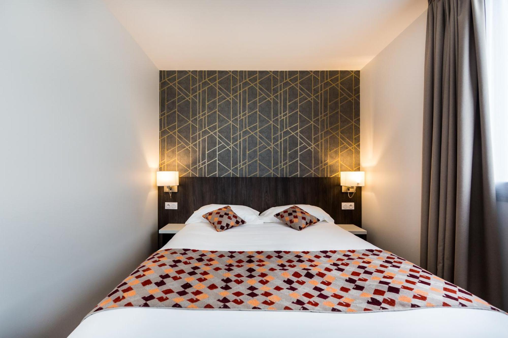Brit Hotel Ploermel - Hotel De L'Hippodrome Kültér fotó