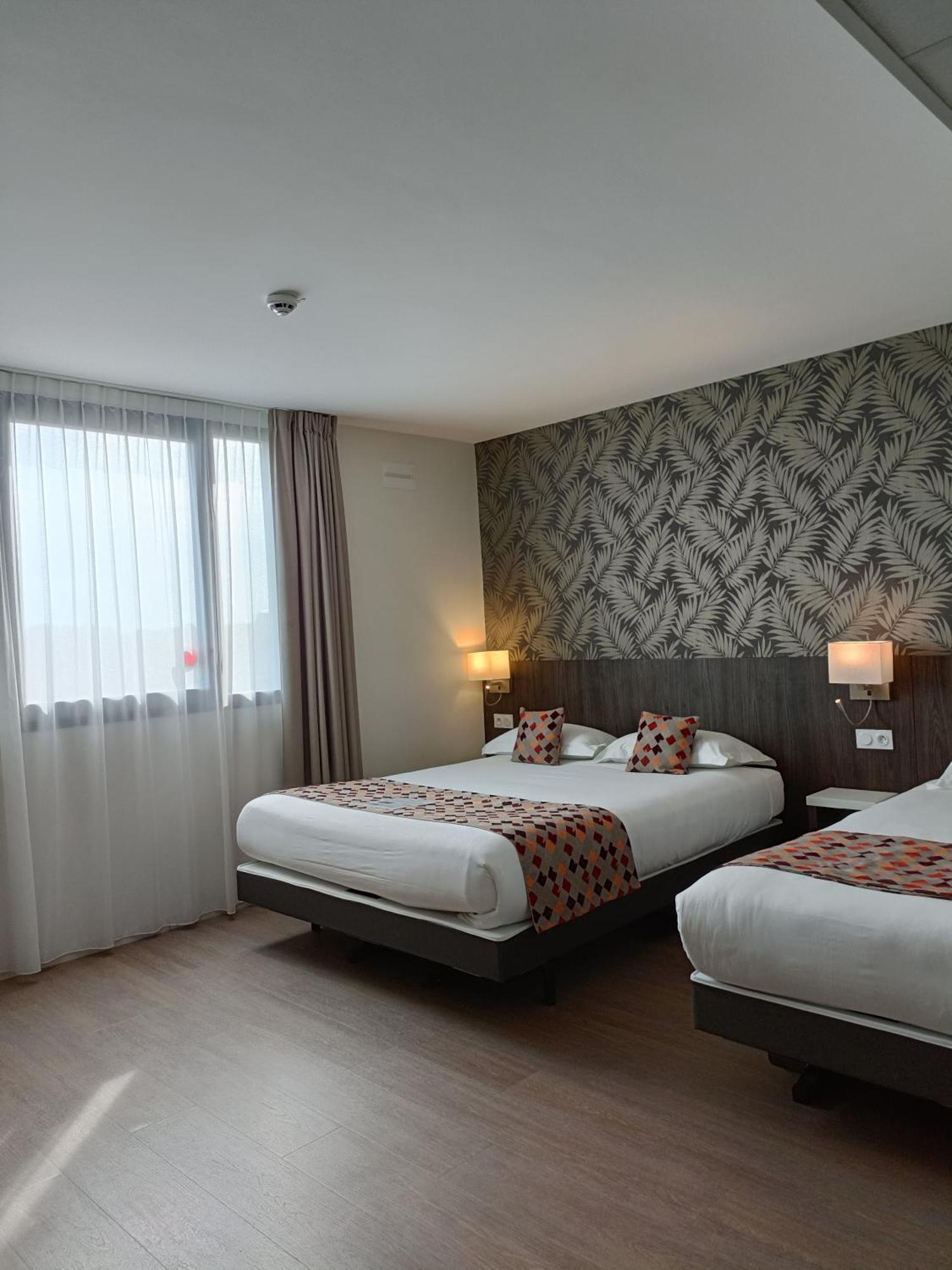 Brit Hotel Ploermel - Hotel De L'Hippodrome Kültér fotó
