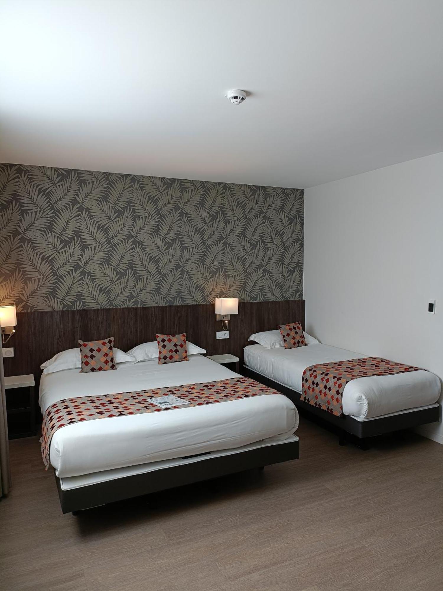 Brit Hotel Ploermel - Hotel De L'Hippodrome Kültér fotó