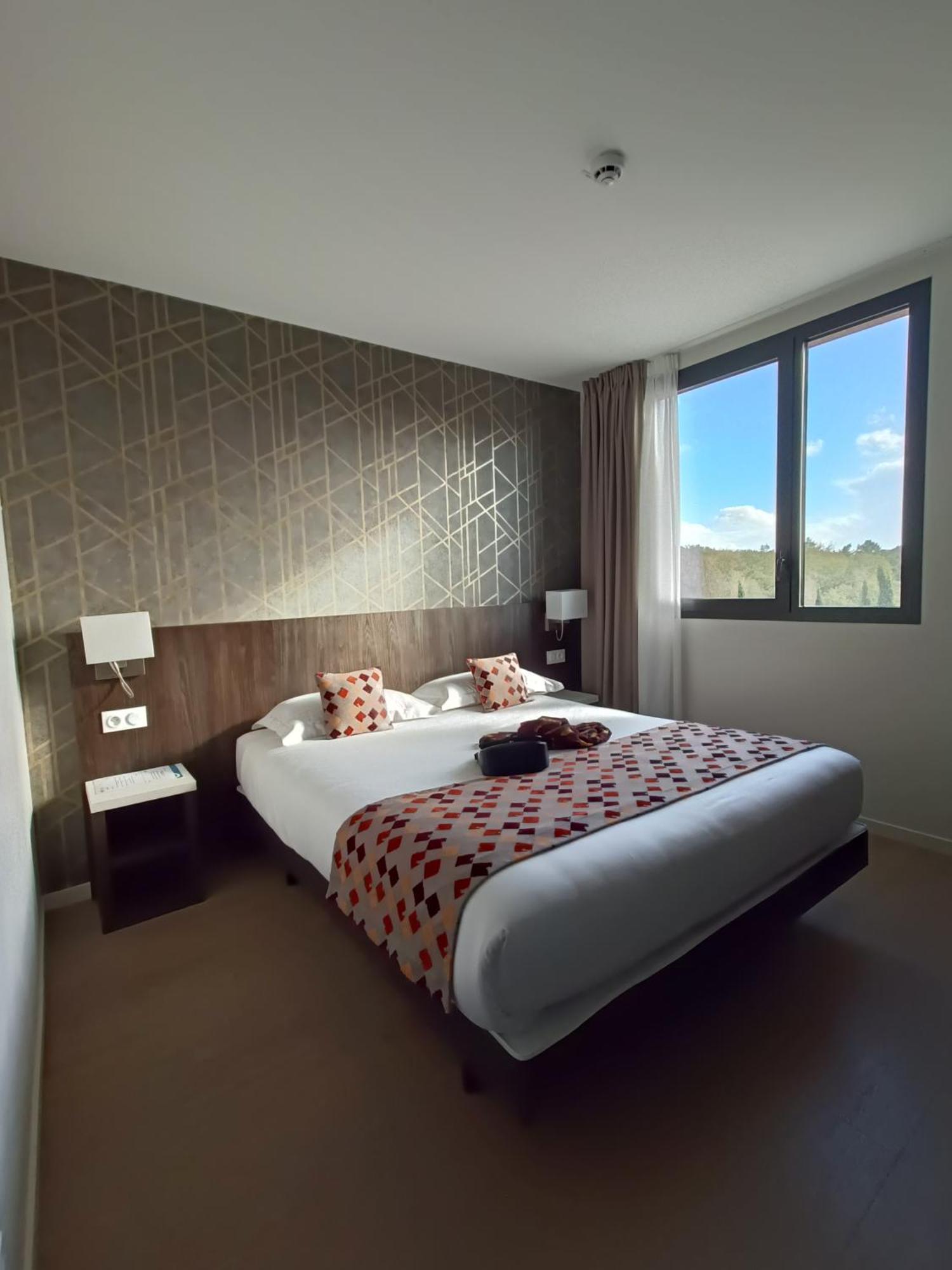 Brit Hotel Ploermel - Hotel De L'Hippodrome Kültér fotó