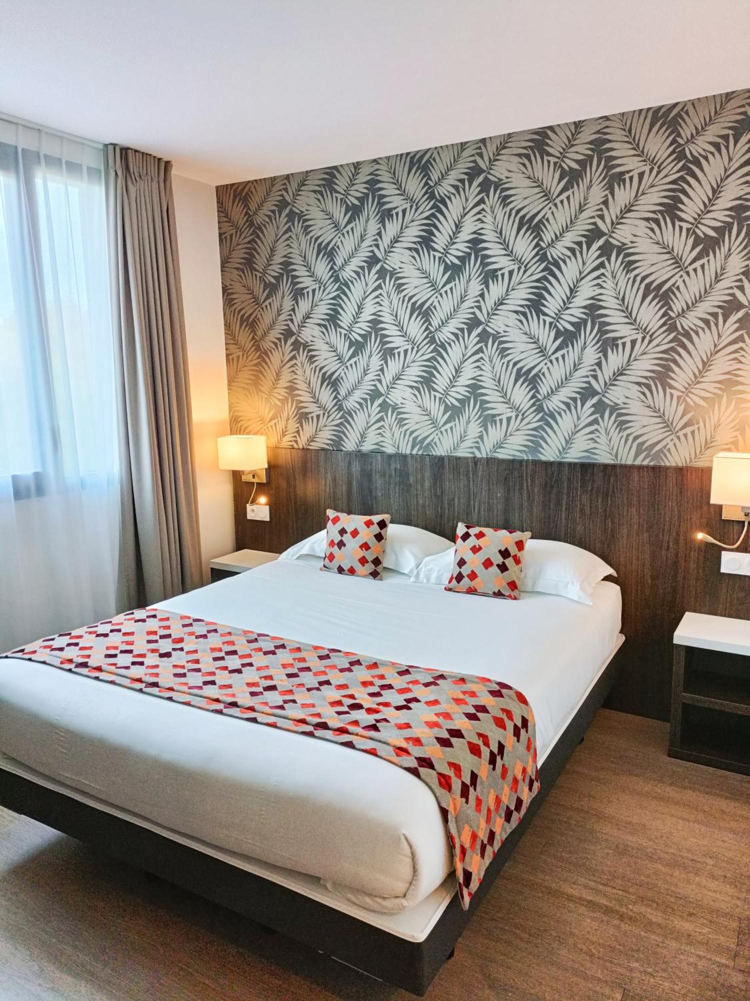 Brit Hotel Ploermel - Hotel De L'Hippodrome Kültér fotó